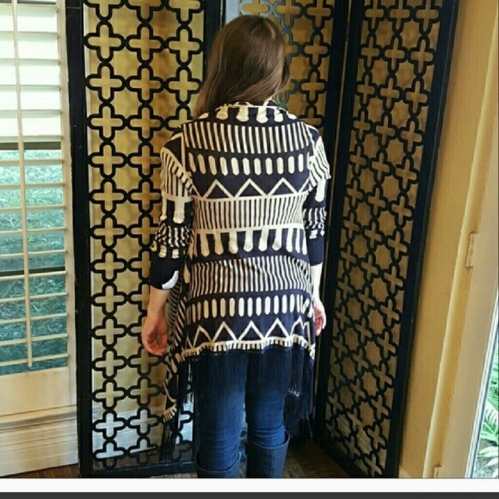 BLACK CREAM AZTEC TRIBAL LONG‎ SLEEVE SWEATER CARDIGAN WITH FRINGE - Picture 3 of 5